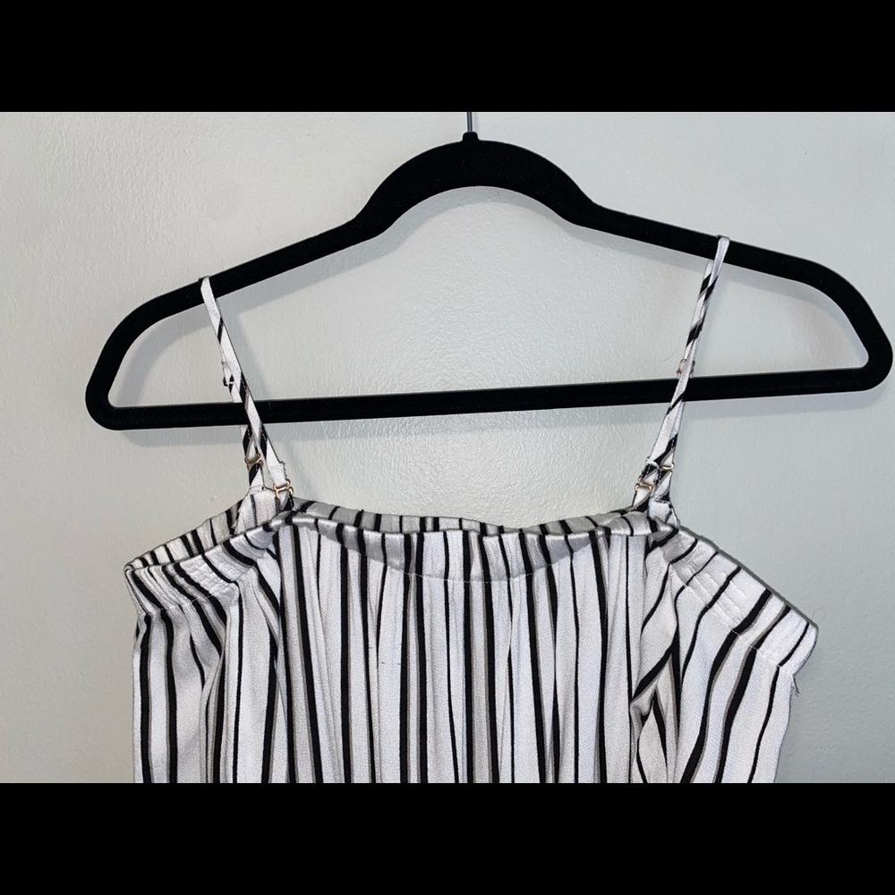 Stripped Romper! Comes with straps! - Picture 7 of 8